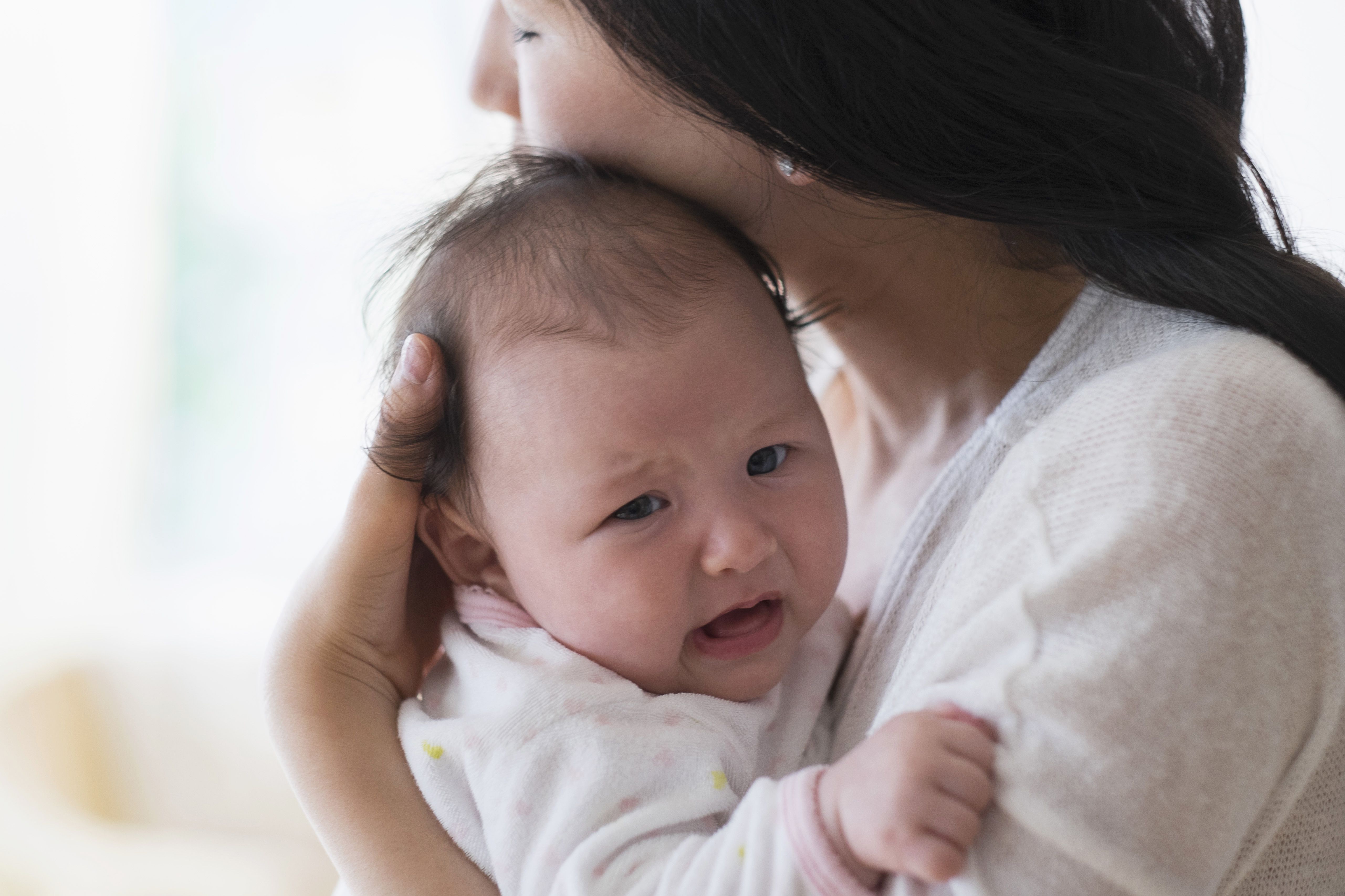 Мама азиатом. Красивые азиатские мамы. Картинка Азиат мамы. Crying breastfeed. Asian women with Baby real photo.